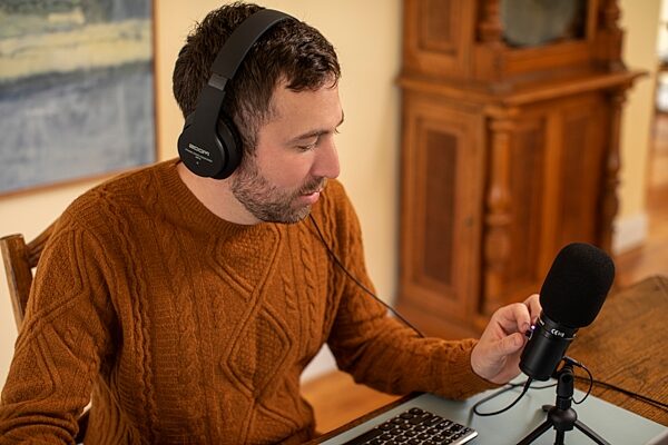 open zoom image for Zoom ZUM-2 Large-Diaphragm Condenser USB Microphone, New, Action Position Front