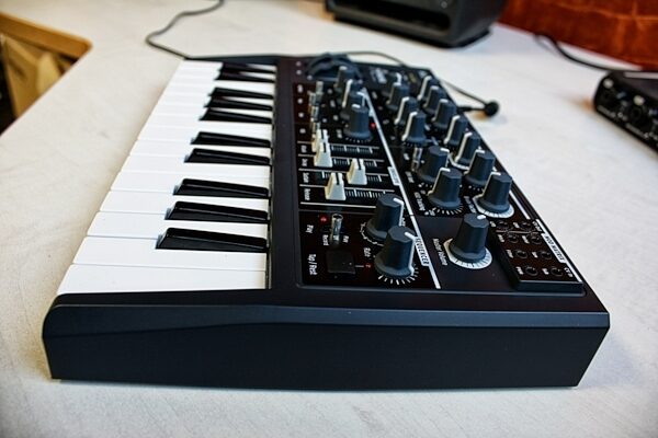 open zoom image for Arturia MicroBrute Analog Synthesizer Keyboard, Detail 2