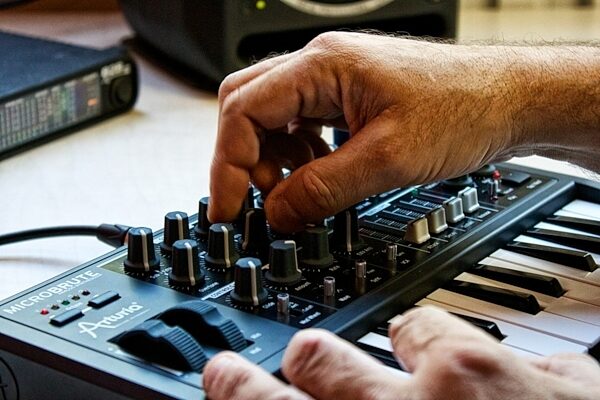 open zoom image for Arturia MicroBrute Analog Synthesizer Keyboard, Detail 3