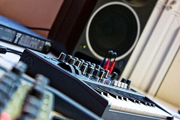 open zoom image for Arturia MicroBrute Analog Synthesizer Keyboard, Detail 5