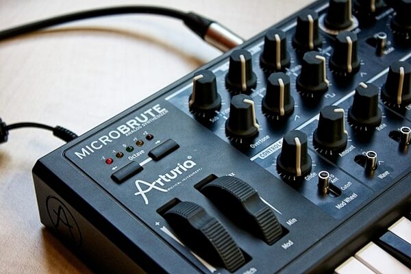 open zoom image for Arturia MicroBrute Analog Synthesizer Keyboard, Detail 6