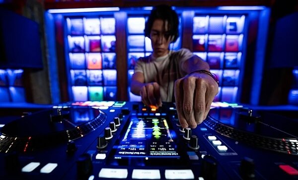 open zoom image for Rane System One DJ System with Motorized Platters, New, In Use