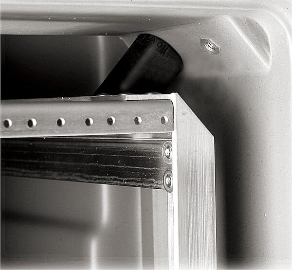 open zoom image for SKB R916U 16 Space Roto Molded Shock Mount Rack, New, Shock Protection Detail