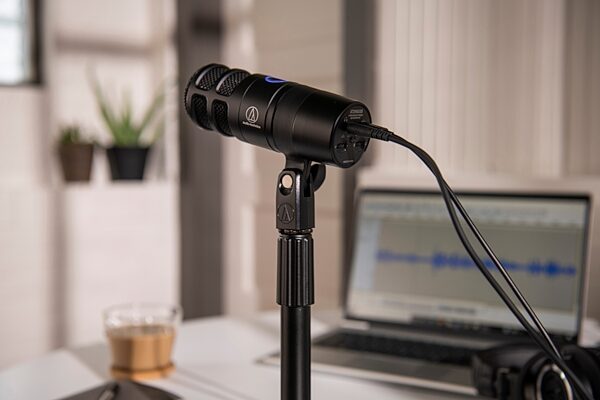 open zoom image for Audio-Technica AT2040USB Dynamic USB Microphone, Open Box (Like New), Action Position Back