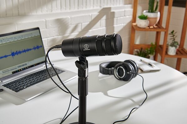 open zoom image for Audio-Technica AT2040USB Dynamic USB Microphone, Open Box (Like New), Action Position Back