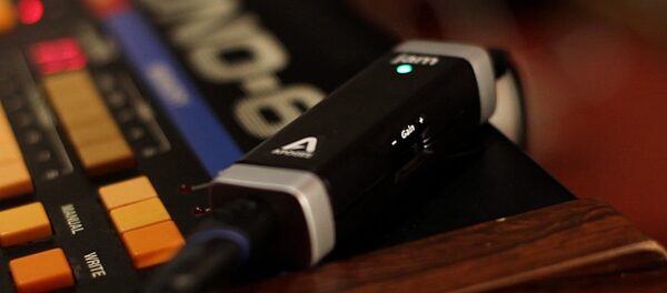 open zoom image for Apogee Jam Audio Interface for iOS, Glamour View 4