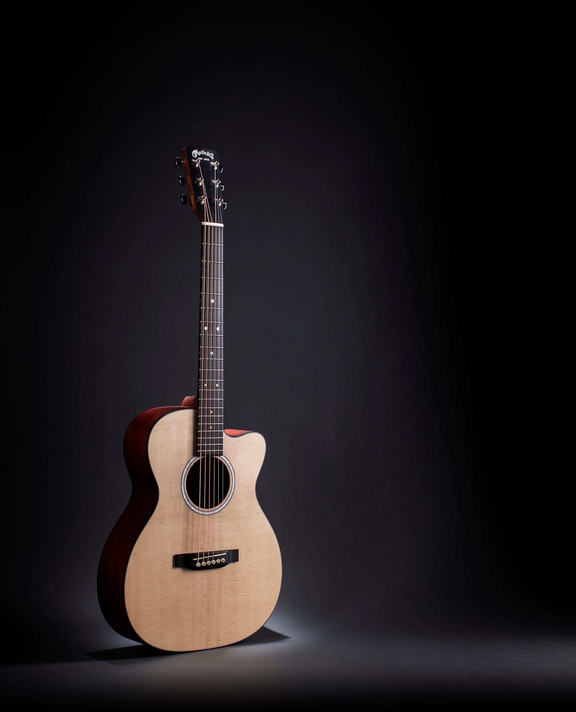 Martin 000C Junior 10E Acoustic-Electric Guitar (with Gig Bag), Effect Front