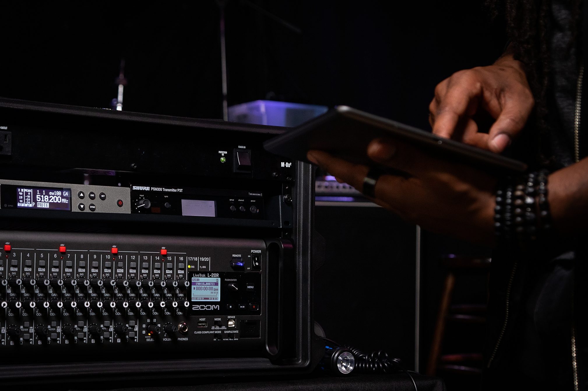 Zoom LiveTrak L-20R Portable Digital Mixer and Recorder | zZounds