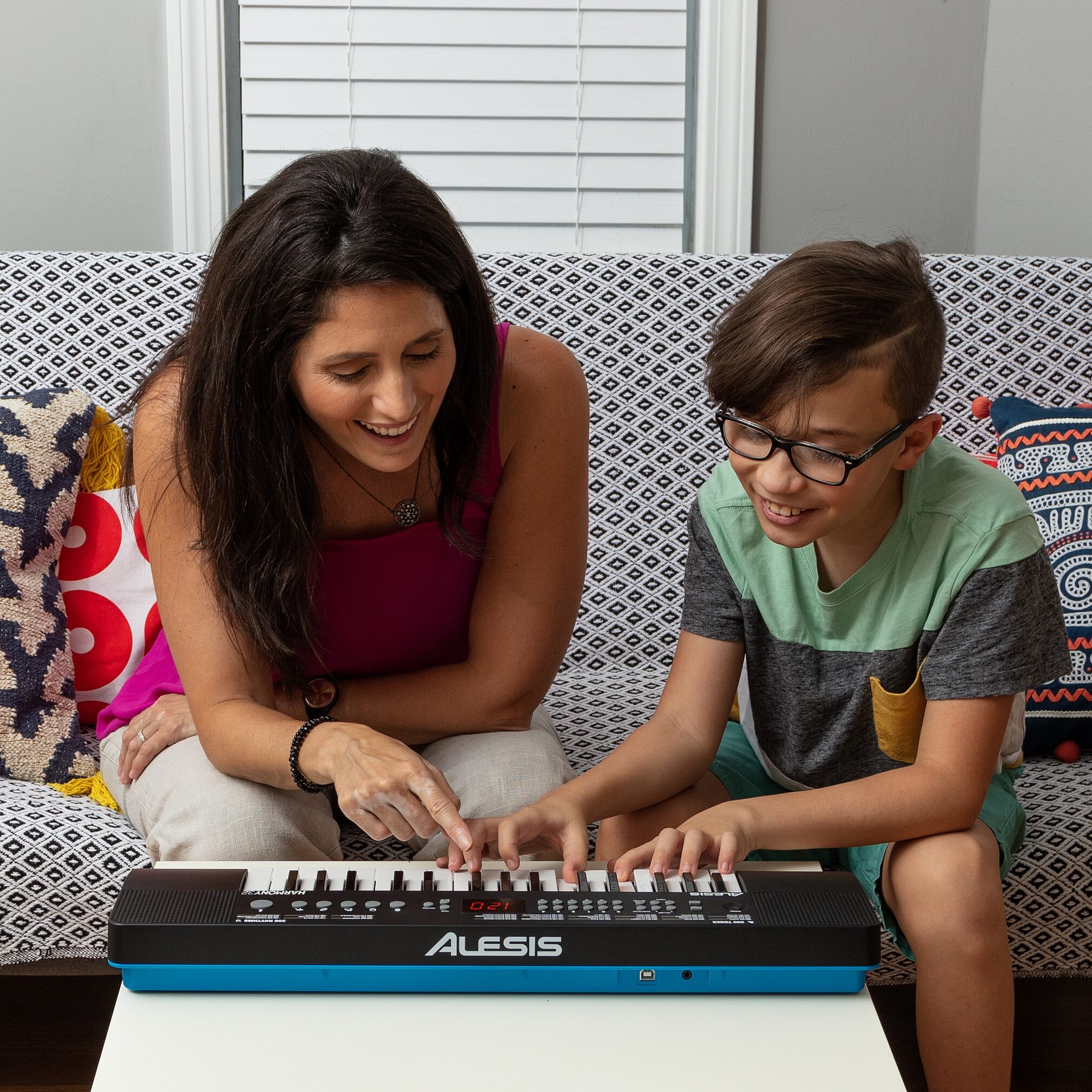 Alesis Harmony 32 Personal Keyboard, Action Position Back