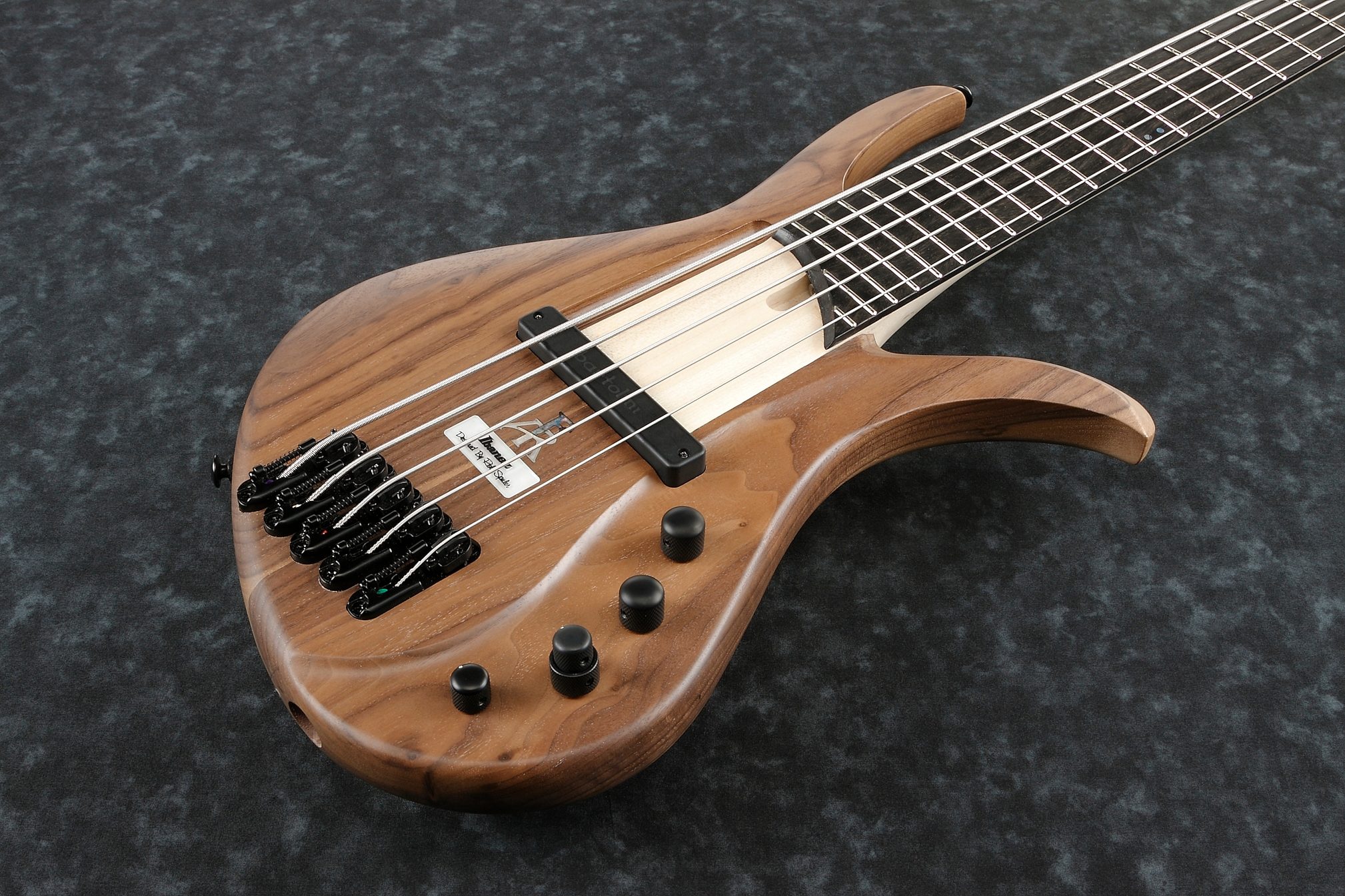 Ibanez affirma deals bass 5 string