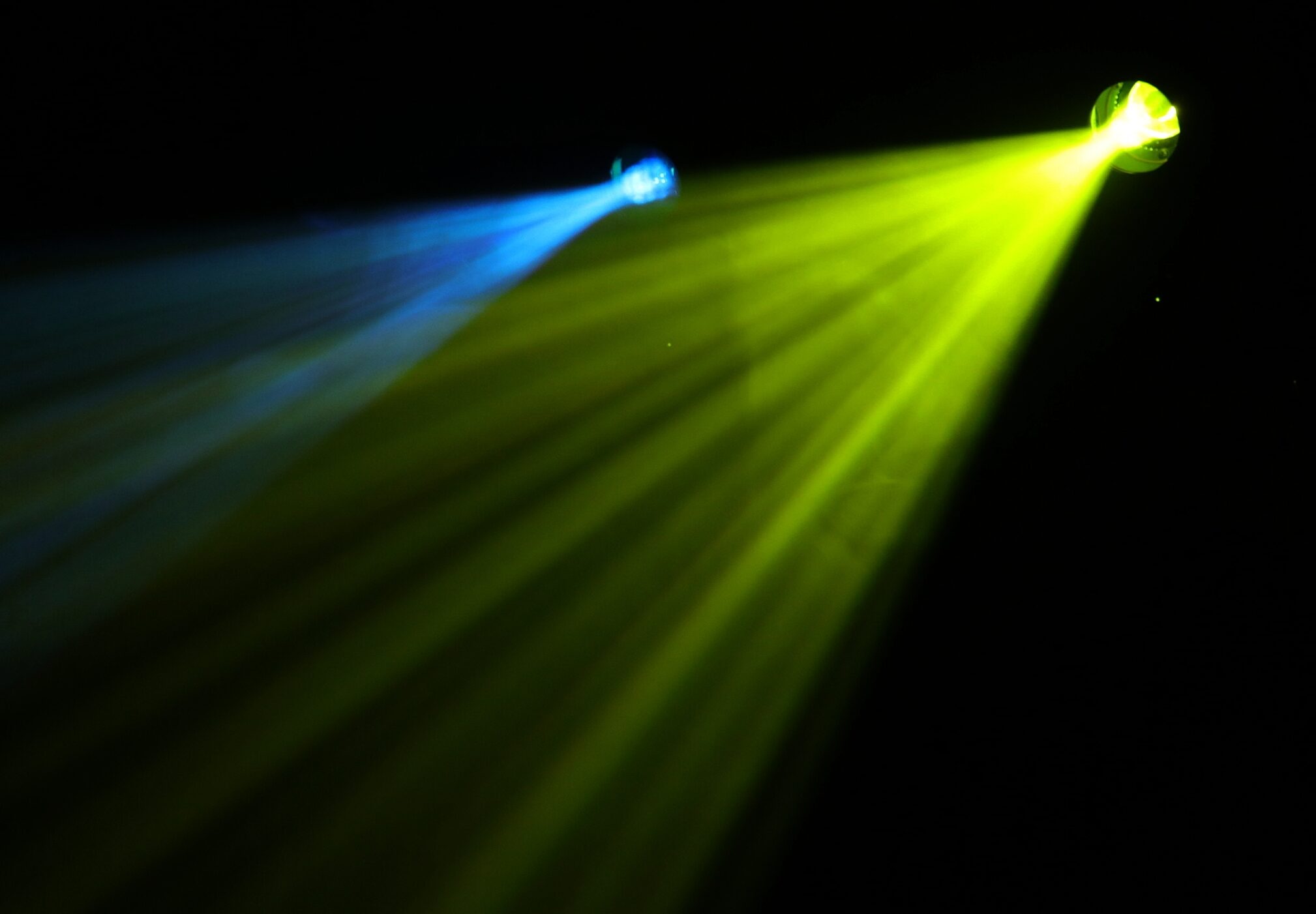 JMAZ Aero Beam 60 Battery-Powered LED Moving-Head Light, Effect Side