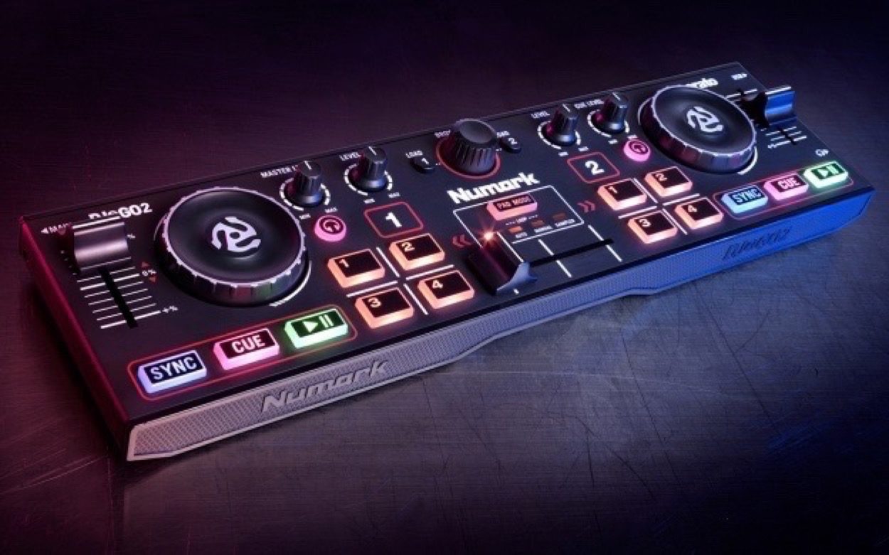 Numark DJ2GO2 Pocket DJ Controller with Audio Interface, ve