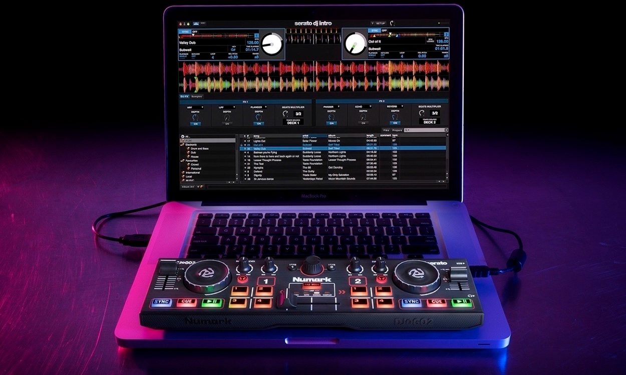 Numark DJ2GO2 Pocket DJ Controller with Audio Interface, ve