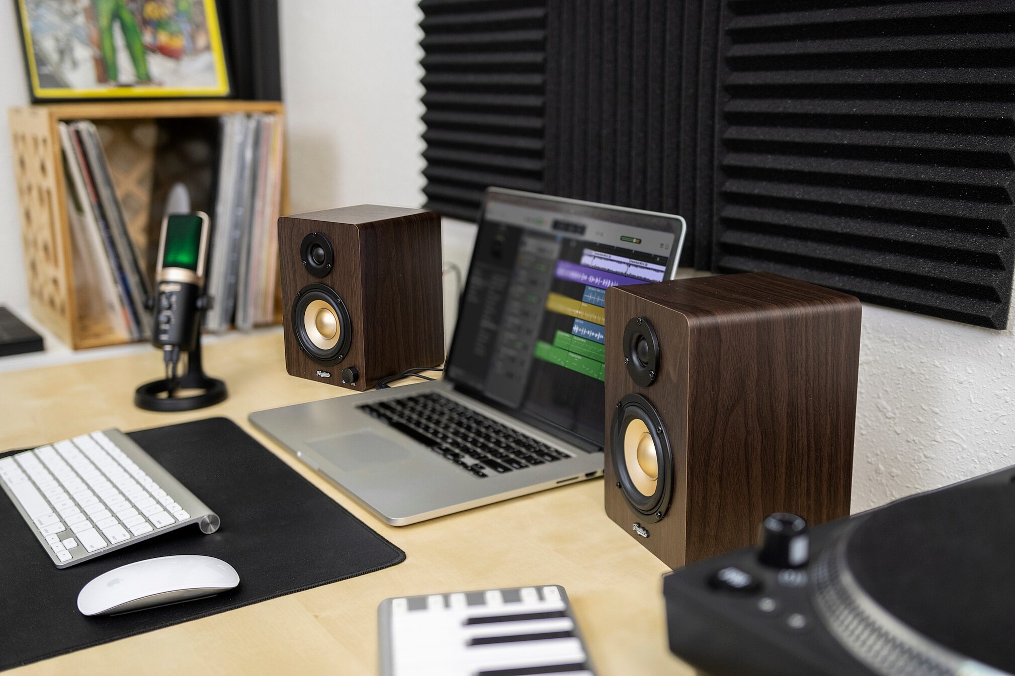Headliner HD3 Studio Monitors, Action Position Back