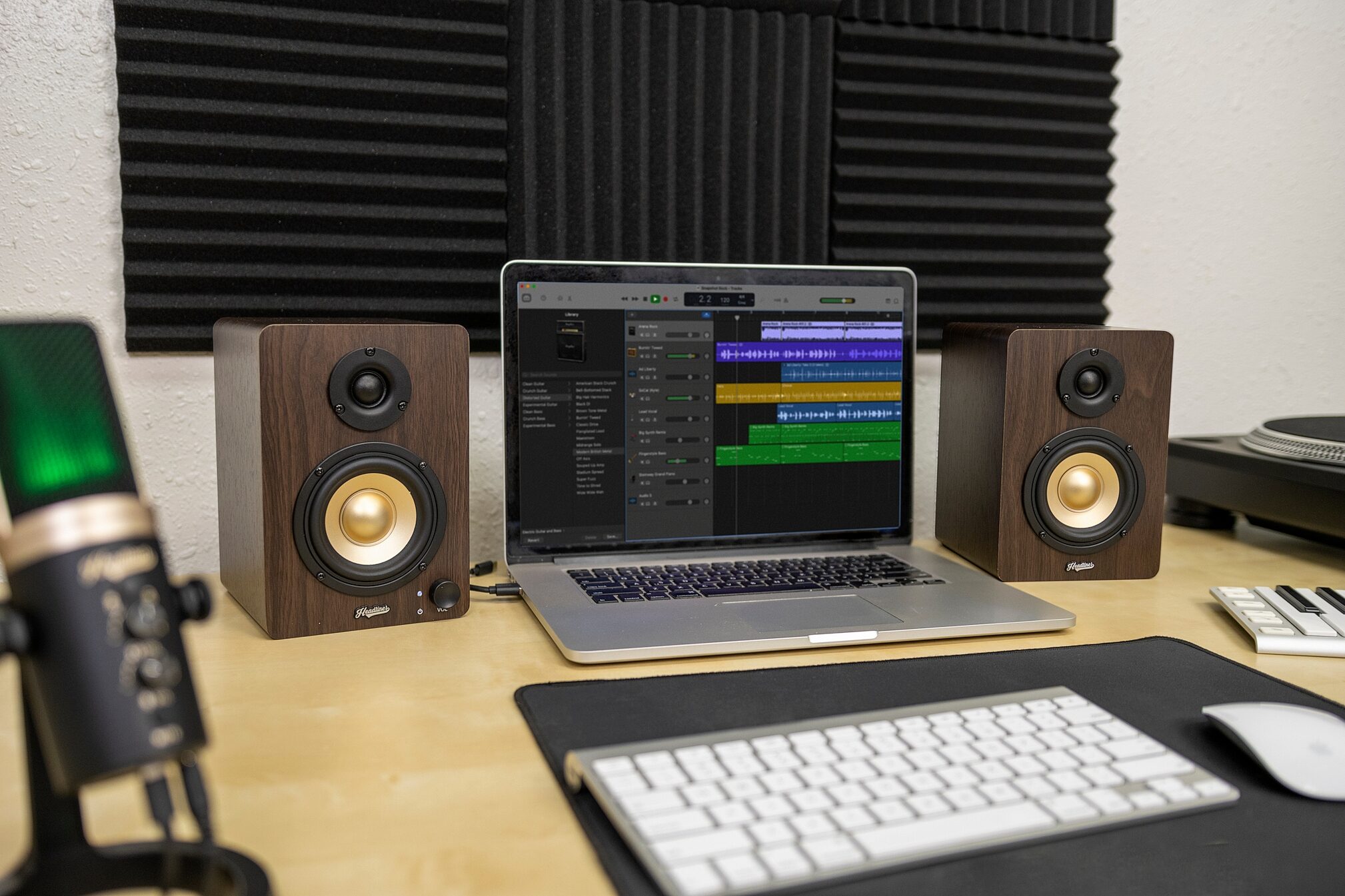 Headliner HD3 Studio Monitors, Action Position Back