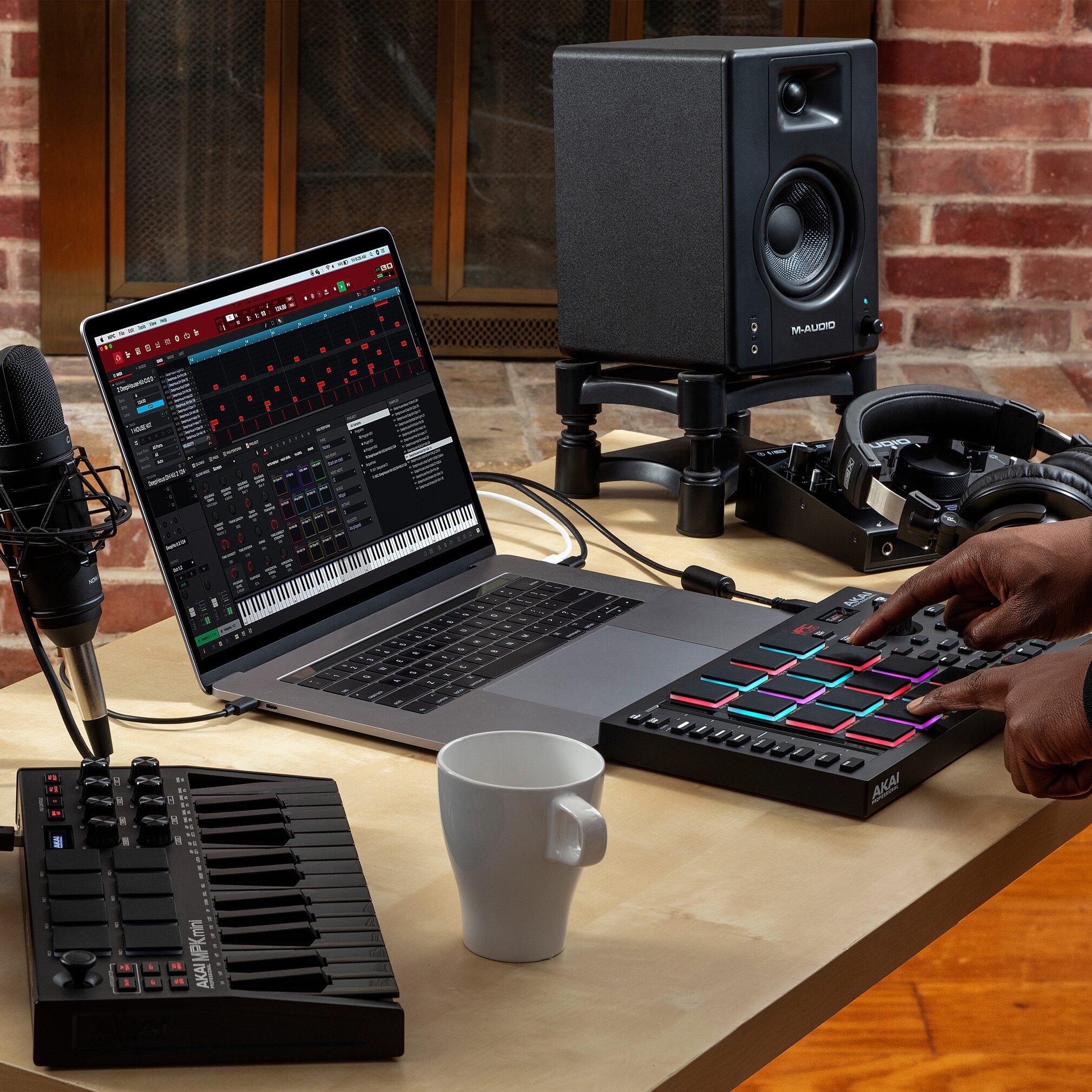 Akai MPC One+ WiFi and Bluetooth Enabled Standalone Music Production Center  mpc-one-mk-2-xus - Canada's Favourite Music Store - Acclaim Sound and  Lighting