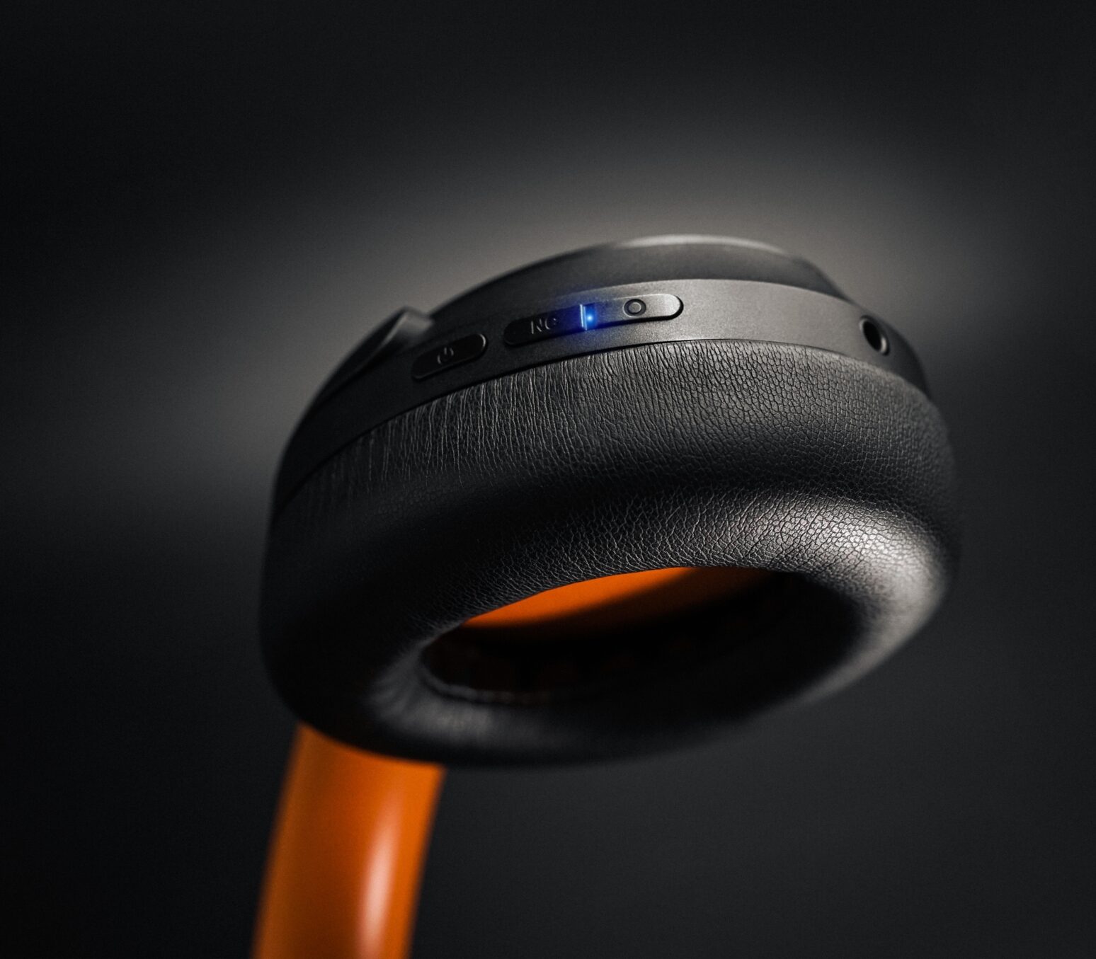 Orange O Edition MKII Wireless Noise-Cancelling Bluetooth Headphones, New, Detail