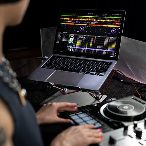 Hercules DJControl Inpulse 500 DJ Controller, Limited-Edition Silver, with Included Carry Case, In Use