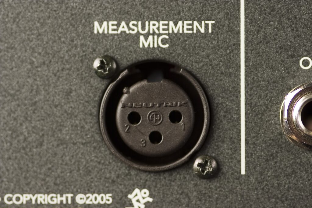 Mackie QuadEQ 4-Channel Digital Graphic Equalizer, Measurement Mic Input
