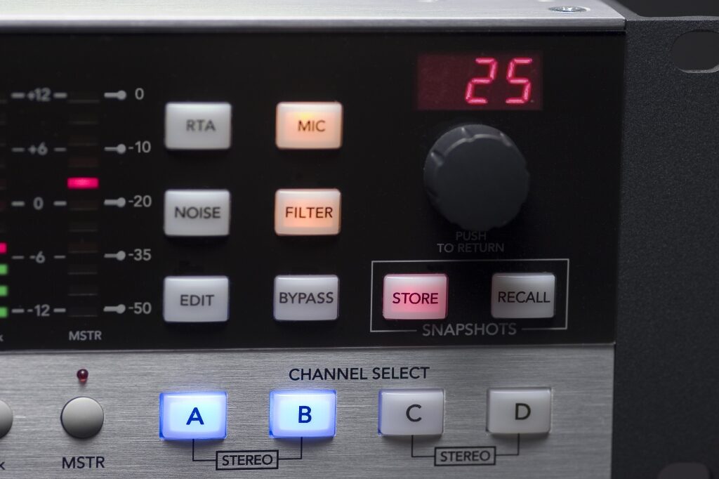 Mackie QuadEQ 4-Channel Digital Graphic Equalizer, Right Closeup Buttons