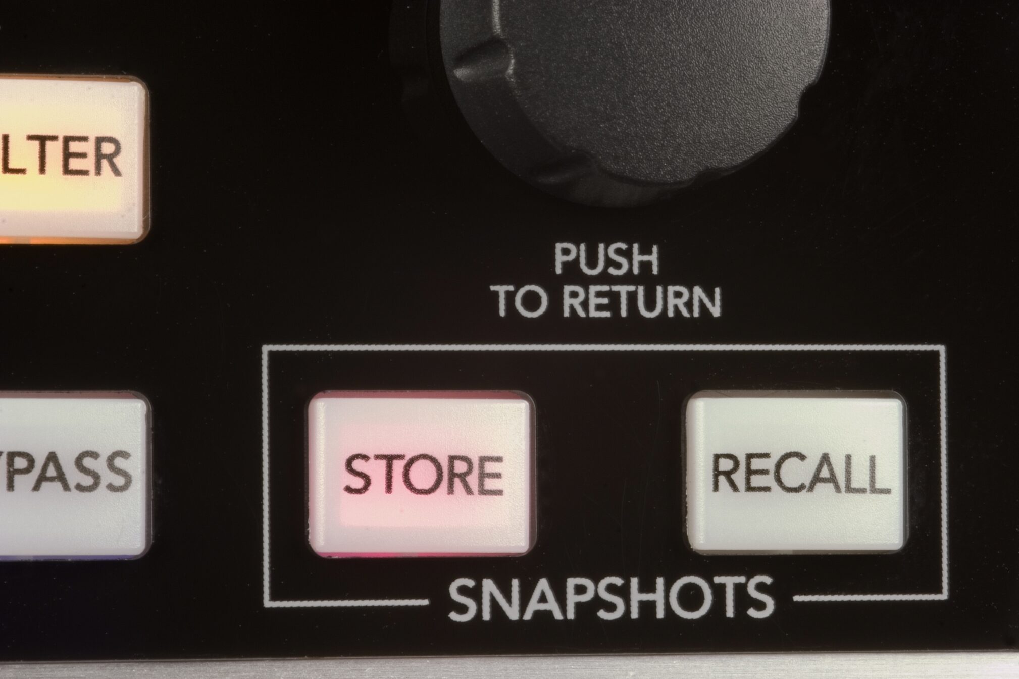 Mackie QuadEQ 4-Channel Digital Graphic Equalizer, Store Recall