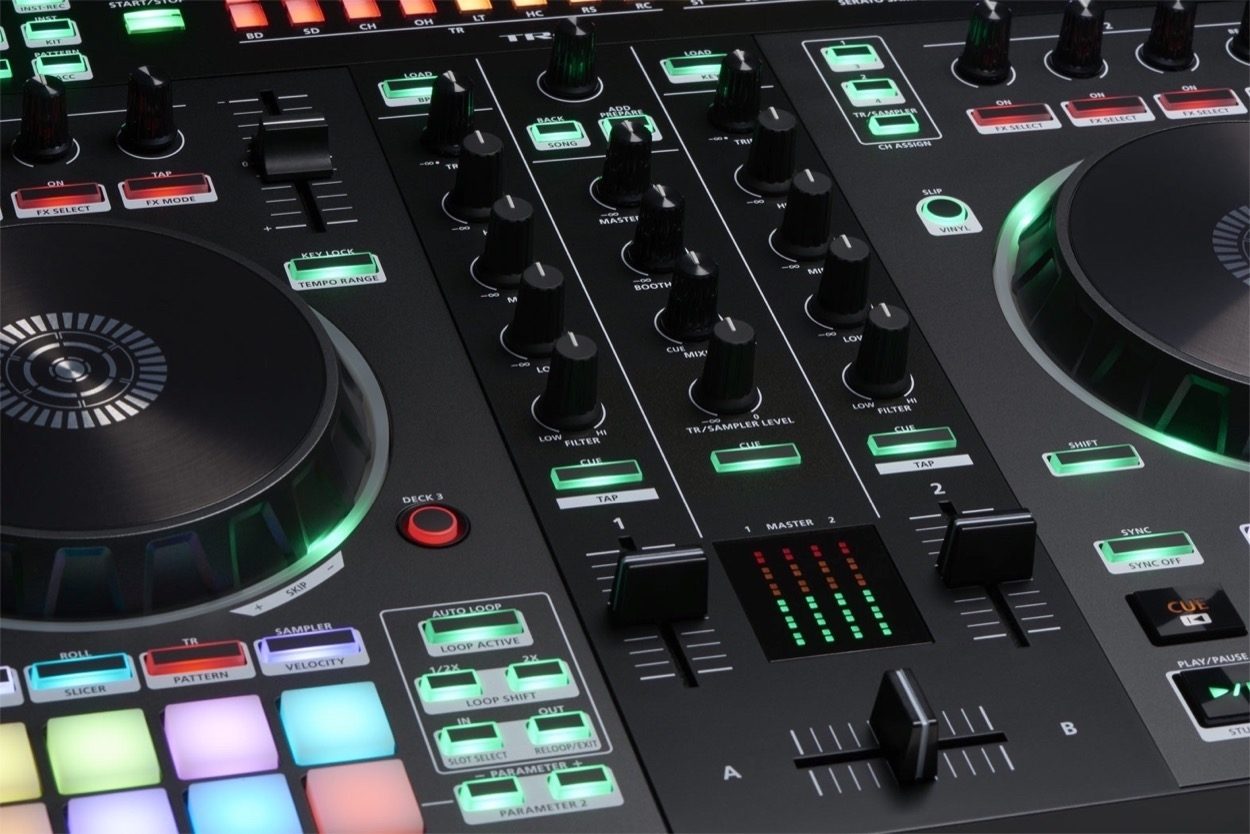 Roland DJ-505 Professional DJ Controller