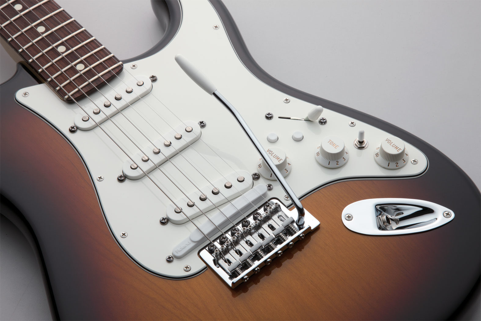 Fender deals roland stratocaster