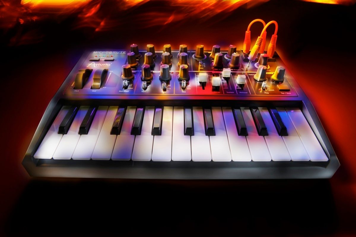 Arturia MicroBrute 25-Key Synthesizer