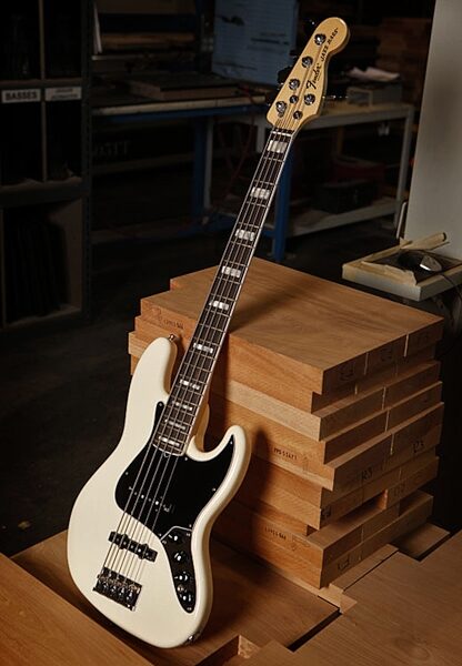 Fender American Deluxe Jazz Electric Bass (Rosewood with Case), Olympic White - Glamour View