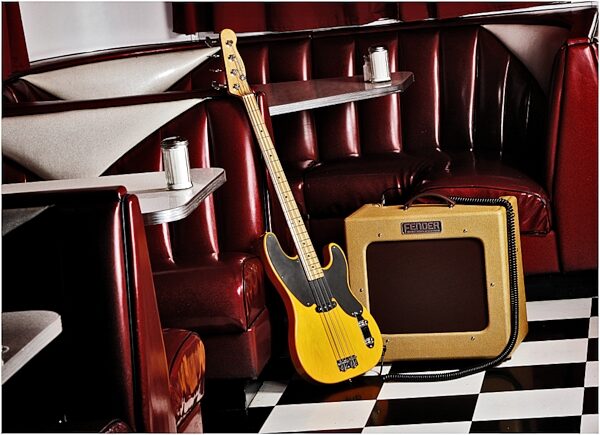 Fender Bassman TV Ten Tweed Bass Combo Amplifier (150 Watts, 1x10"), Glamour View