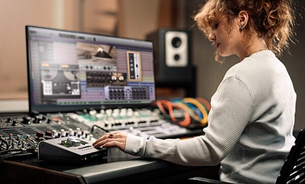 Universal Audio Apollo Twin X Quad Gen 2 Thunderbolt Audio Interface, Essentials+ Edition, New, Action Position Back