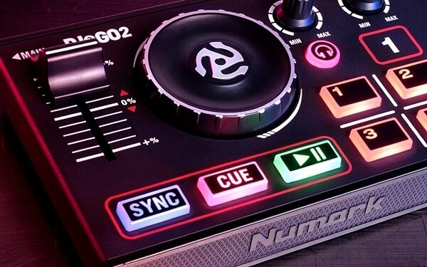 Numark DJ2GO2 Pocket DJ Controller with Audio Interface, ve