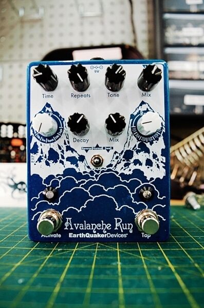 EarthQuaker Devices Avalanche Run Stereo Delay Reverb Pedal, glam