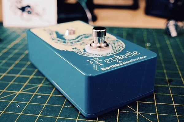 EarthQuaker Devices Tentacle Analog Octave Up Pedal, glam