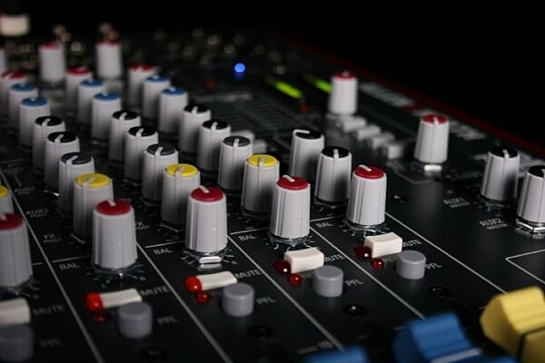 Allen and Heath ZED-16FX 16-Channel Mixer with USB Interface, Controls