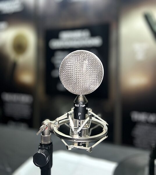 Pinnacle Microphones Fat Top Ribbon Microphone, Black, In Use