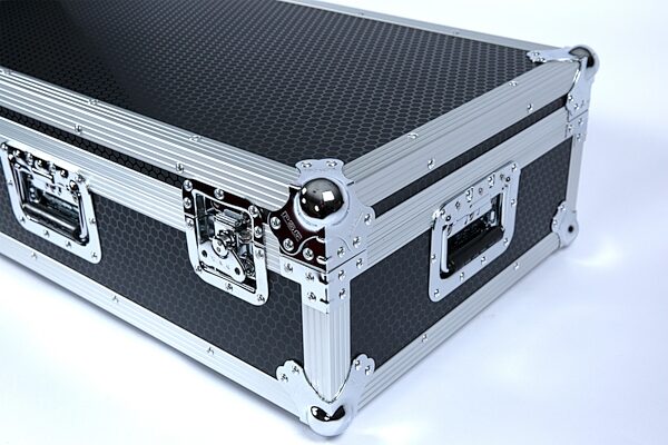 Pedaltrain Classic 3 Pedalboard, With Wheeled Tour Case, Blemished, Angled Side