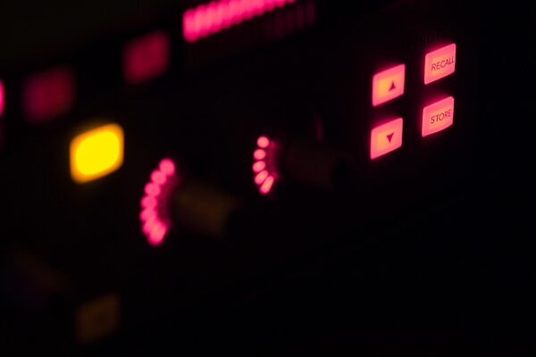 Mackie QuadCompGate 4-Channel Digital Compressor/Gate, Lights 2