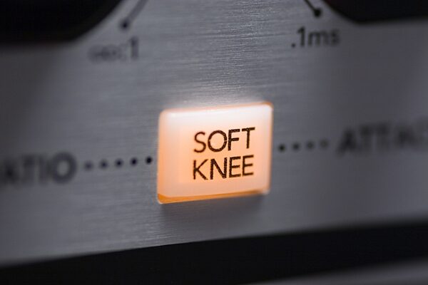 Mackie QuadCompGate 4-Channel Digital Compressor/Gate, Soft Knee