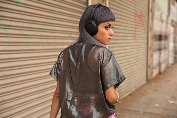 Bose SoundTrue Around Ear Headphones, Black - Glamour View 2
