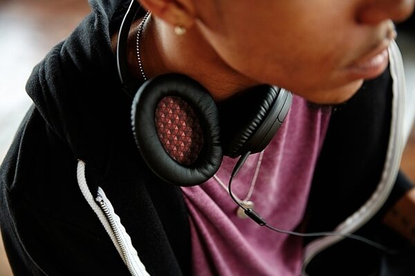 Bose SoundTrue Around Ear Headphones, Black - Glamour View 4