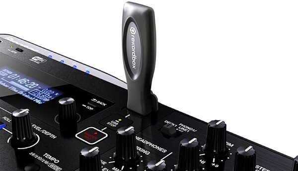 Pioneer XDJ-AERO Wireless DJ Controller, USB Slot