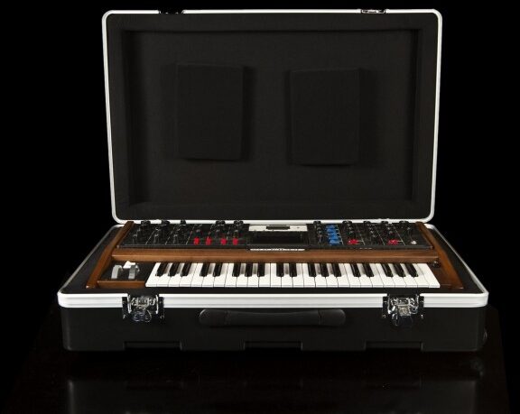 Moog Voyager Molded Road Case, Main