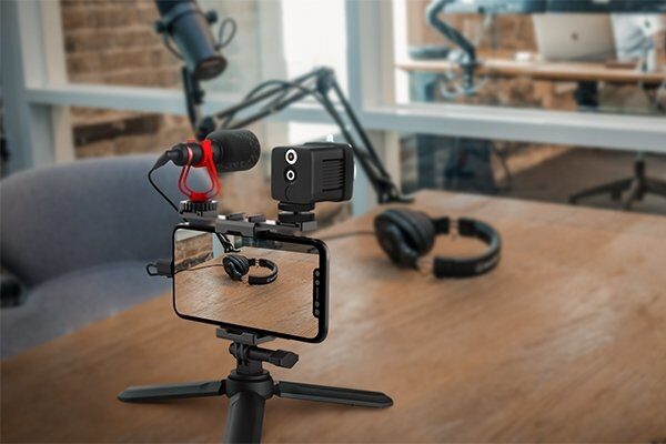 Mirfak Mobile Phone Vlogging Kit, In Use