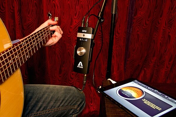Apogee One Audio Interface for iPad and Mac, Glamour View 1