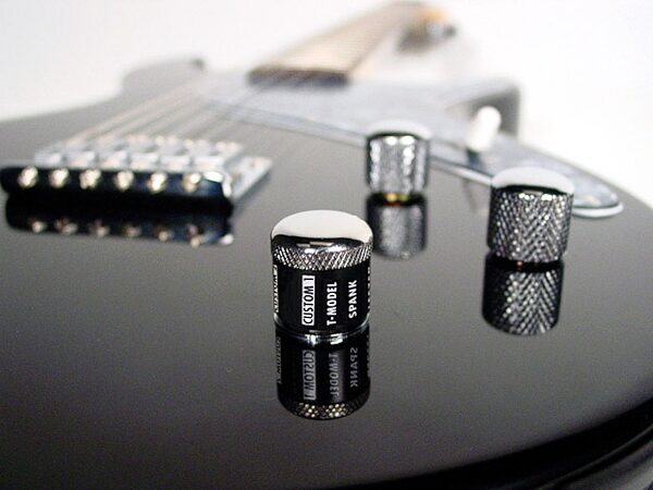 Line6 Variax 500 Modeling Guitar (With Gig Bag), Black Body Knobs Detail