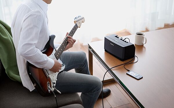 Roland CUBE Lite Guitar Amplifier with iOS Interface (10 Watts), Glamour View